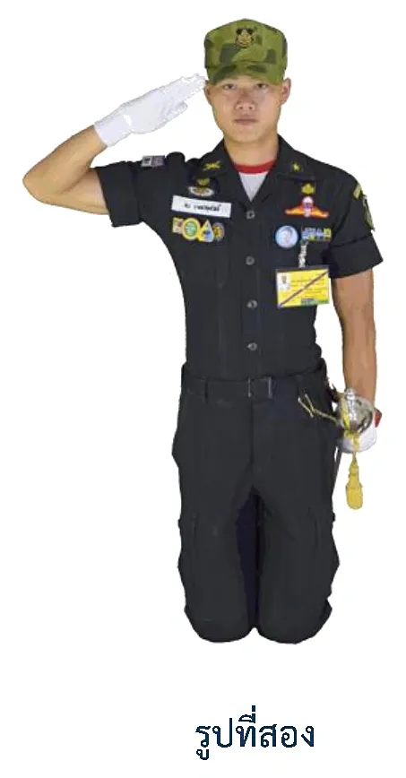 ภาพท่านั่งคุกเข่าคู่วันทยหัตถ์ - รูปที่สอง