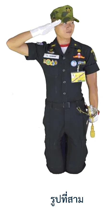 ภาพท่านั่งคุกเข่าคู่วันทยหัตถ์ - รูปที่สาม