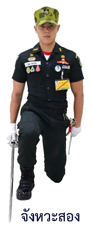ภาพท่านั่งคุกเข่าวันทยาวุธ - ตอนที่ 1 ห้วงที่ 3 (ลดกระบี่ลงทำมุม 45 องศา)